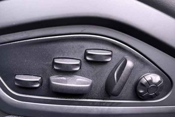 Porsche Taycan - Afbeelding 17 van 30