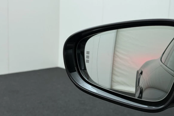 Porsche Taycan - Afbeelding 18 van 30