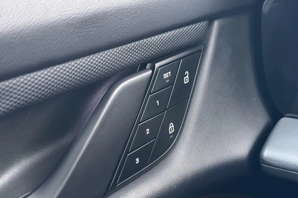 Porsche Taycan - Afbeelding 19 van 30