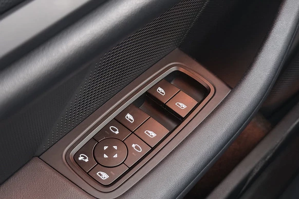 Porsche Taycan - Afbeelding 20 van 30