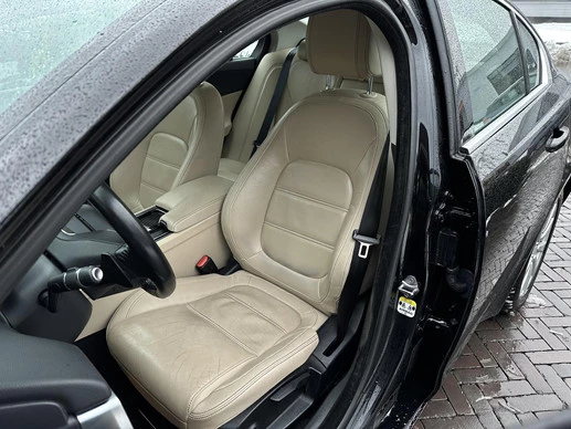 Jaguar XE - Afbeelding 4 van 30