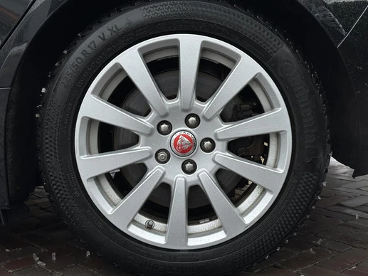 Jaguar XE - Afbeelding 11 van 30