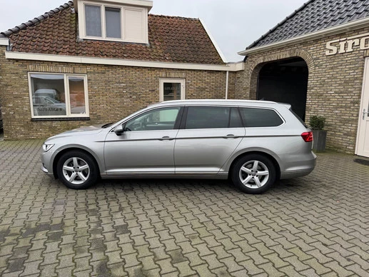 Volkswagen Passat - Afbeelding 17 van 21