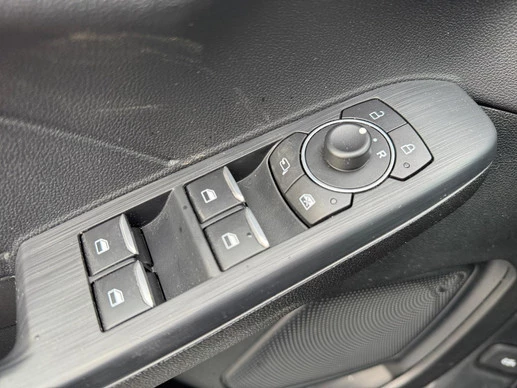 Ford Kuga - Afbeelding 28 van 30