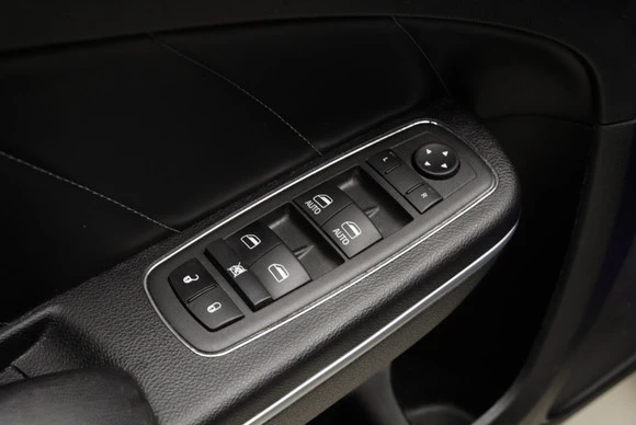 Dodge Charger - Afbeelding 16 van 30