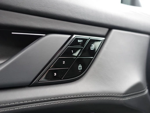 Porsche Taycan - Afbeelding 24 van 30