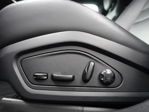 Porsche Taycan - Afbeelding 25 van 30