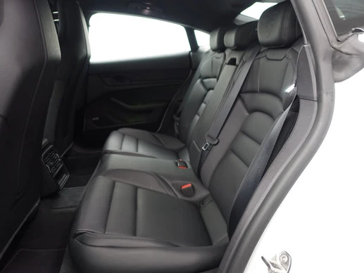 Porsche Taycan - Afbeelding 28 van 30