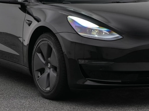 Tesla Model 3 - Afbeelding 18 van 30
