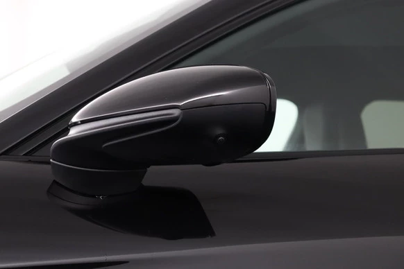 Porsche Taycan - Afbeelding 19 van 30