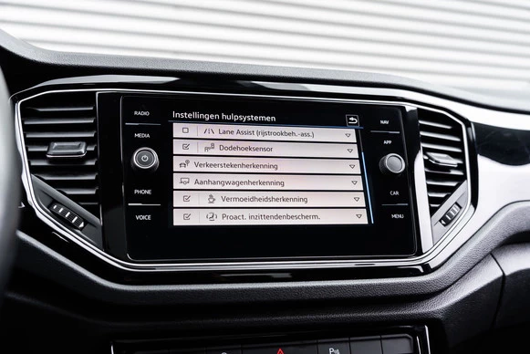 Volkswagen T-Roc - Afbeelding 29 van 30