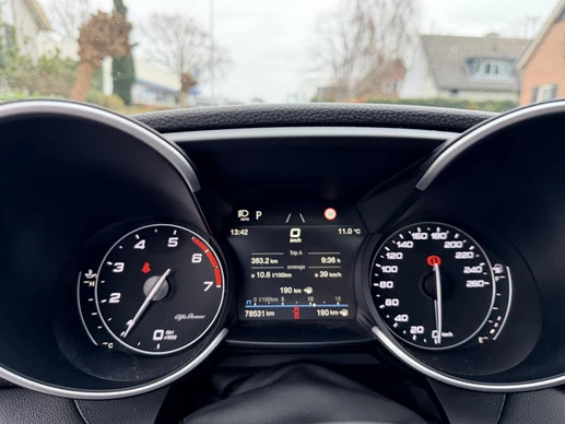 Alfa Romeo Giulia - Afbeelding 22 van 30