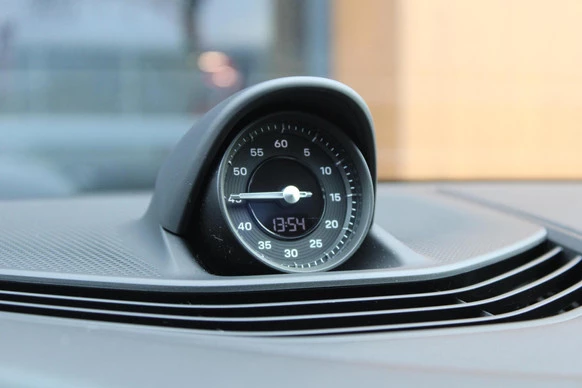 Porsche Taycan - Afbeelding 14 van 30