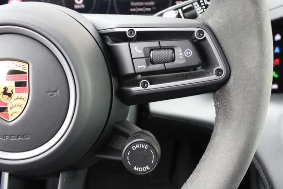 Porsche Taycan - Afbeelding 27 van 30