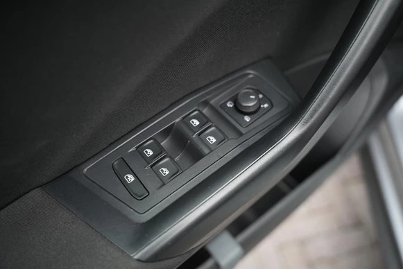 Volkswagen T-Roc - Afbeelding 17 van 30