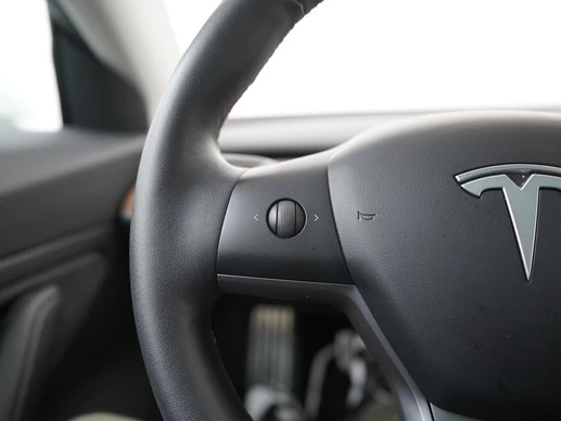 Tesla Model 3 - Afbeelding 8 van 30