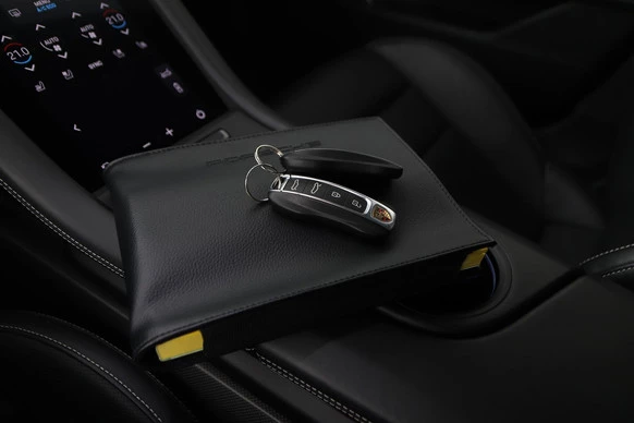 Porsche Taycan - Afbeelding 18 van 30