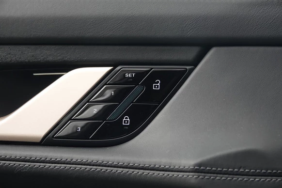 Porsche Taycan - Afbeelding 18 van 30