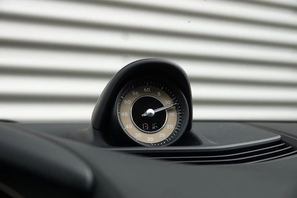 Porsche Taycan - Afbeelding 24 van 30