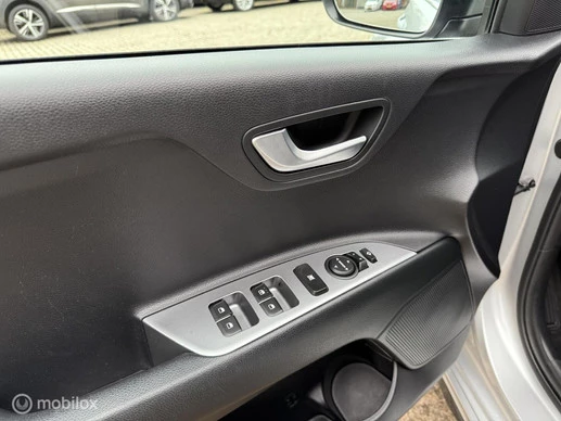 Kia Rio - Afbeelding 21 van 25