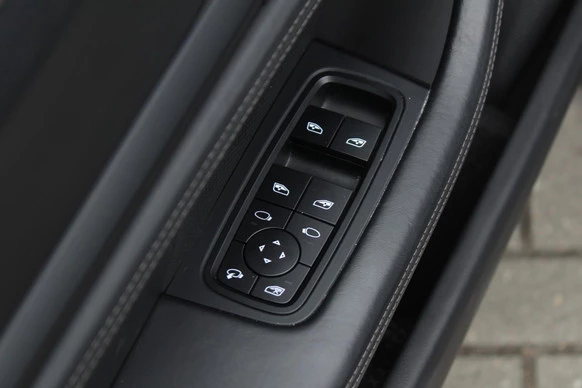 Porsche Taycan - Afbeelding 14 van 30