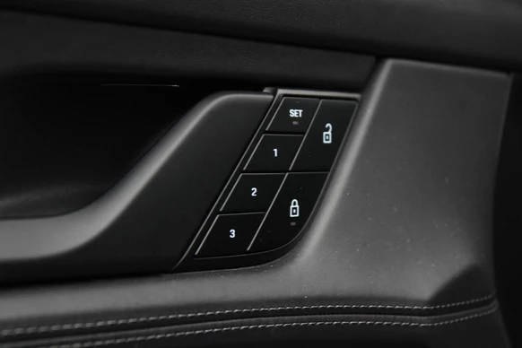 Porsche Taycan - Afbeelding 15 van 30