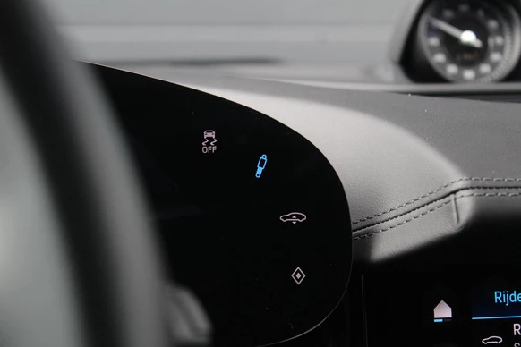 Porsche Taycan - Afbeelding 25 van 30