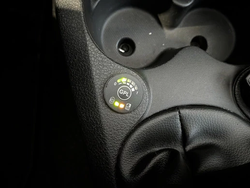 Dacia Logan - Afbeelding 18 van 21