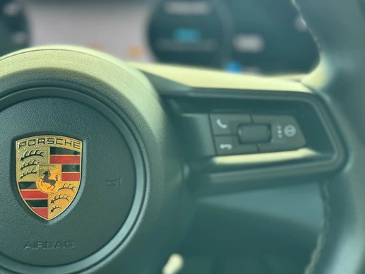 Porsche Taycan - Afbeelding 18 van 30