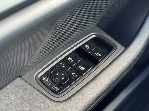 Porsche Taycan - Afbeelding 27 van 30