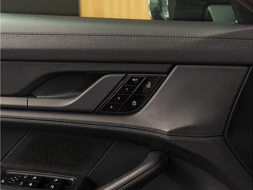 Porsche Taycan - Afbeelding 17 van 30