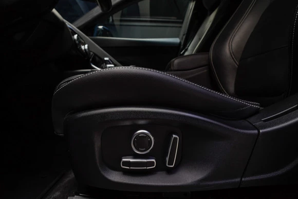 Jaguar E-PACE - Afbeelding 13 van 30