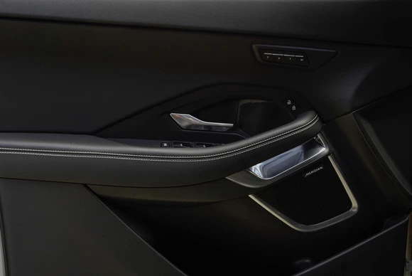 Jaguar E-PACE - Afbeelding 14 van 30