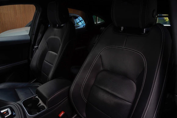 Jaguar E-PACE - Afbeelding 18 van 30