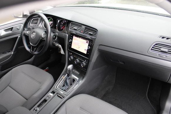 Volkswagen e-Golf - Afbeelding 28 van 30
