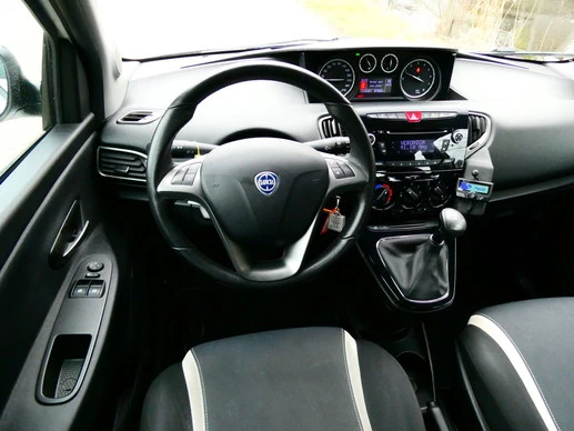 Lancia Ypsilon - Afbeelding 2 van 25