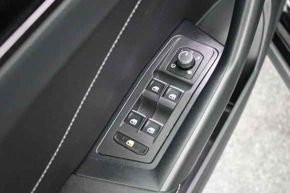 Volkswagen T-Roc - Afbeelding 14 van 30