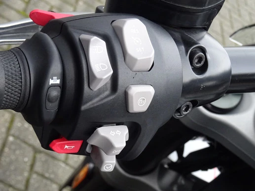 Triumph Rocket 3 - Afbeelding 10 van 16