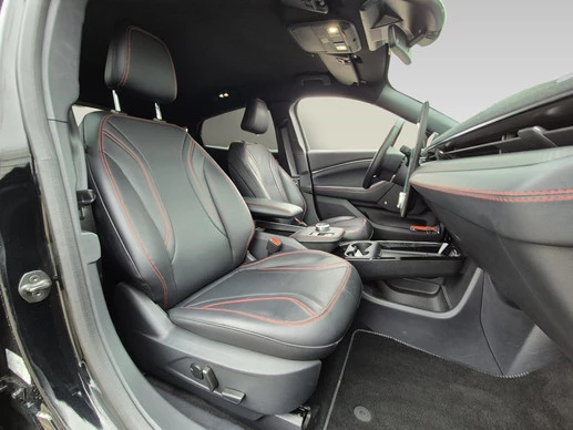 Ford Mustang Mach-E - Afbeelding 28 van 30