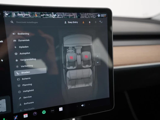 Tesla Model 3 - Afbeelding 24 van 30