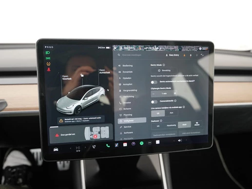 Tesla Model 3 - Afbeelding 25 van 30