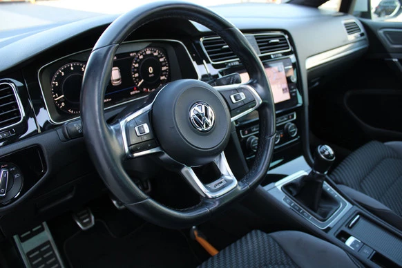 Volkswagen Golf - Afbeelding 16 van 30
