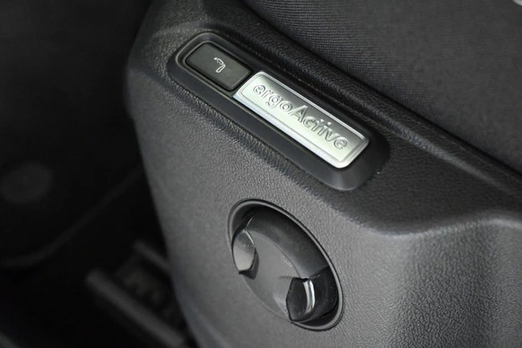 Volkswagen T-Roc - Afbeelding 27 van 30