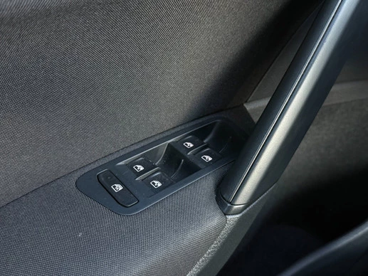 Volkswagen Golf - Afbeelding 25 van 30