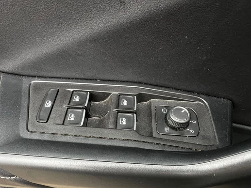 Volkswagen T-Roc - Afbeelding 25 van 30