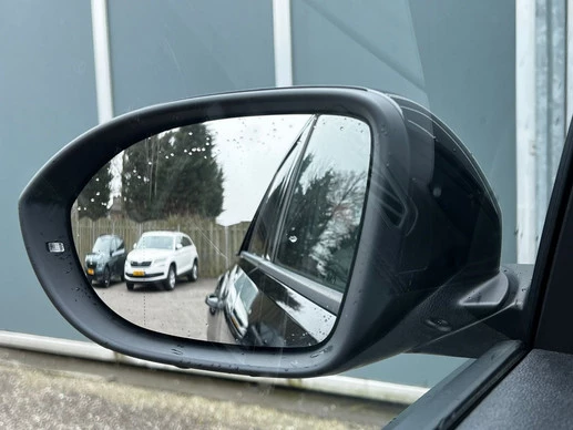 Volkswagen T-Roc - Afbeelding 26 van 30