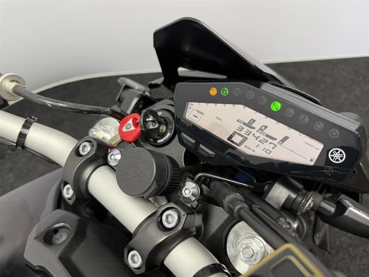 Yamaha MT 09 - Afbeelding 17 van 19