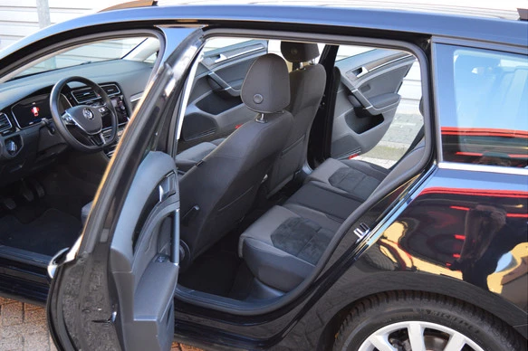 Volkswagen Golf - Afbeelding 25 van 30