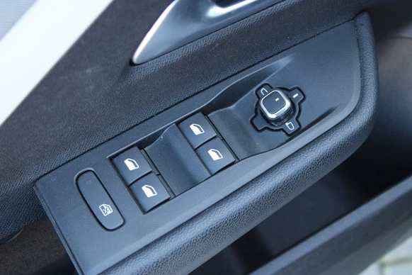 Opel Astra - Afbeelding 28 van 30