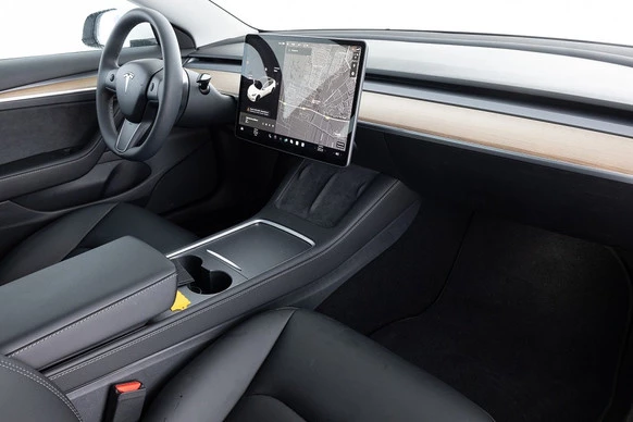 Tesla Model 3 - Afbeelding 5 van 30